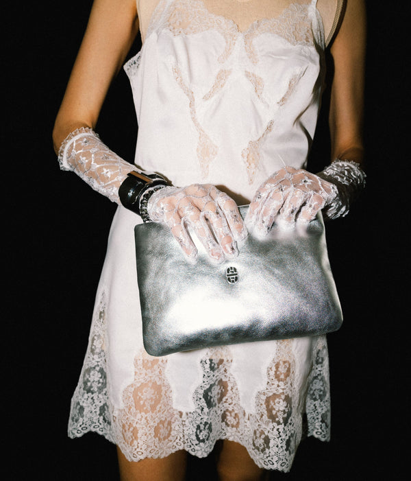 Silver pouche for evening dressing 