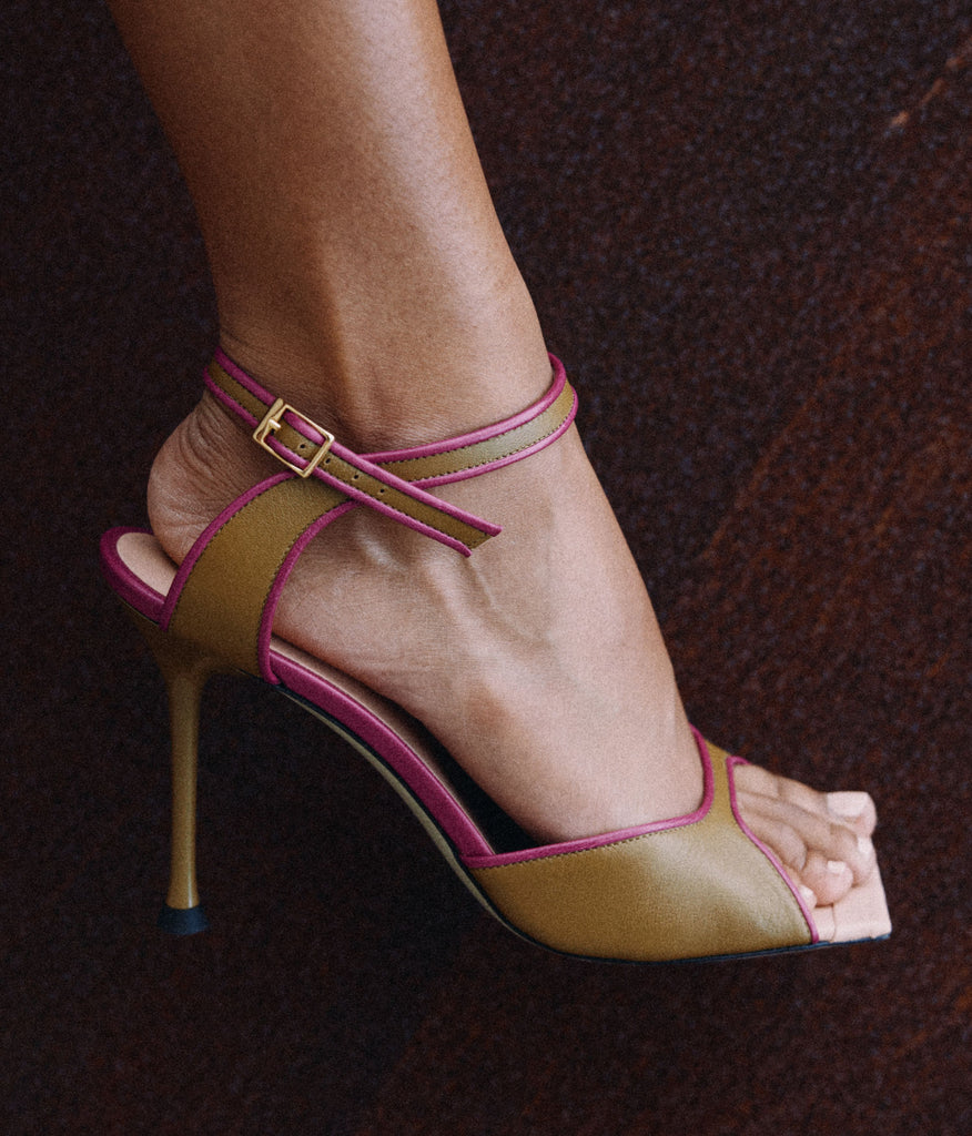 High heels, sandals, in color olive 