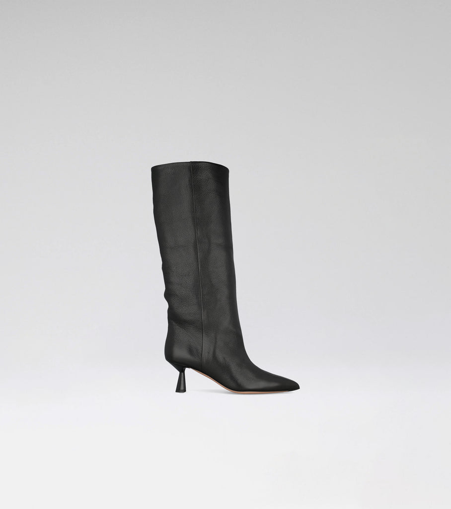 AMIRA black knee-high leather boot with a pointed toe and 60 mm heel.