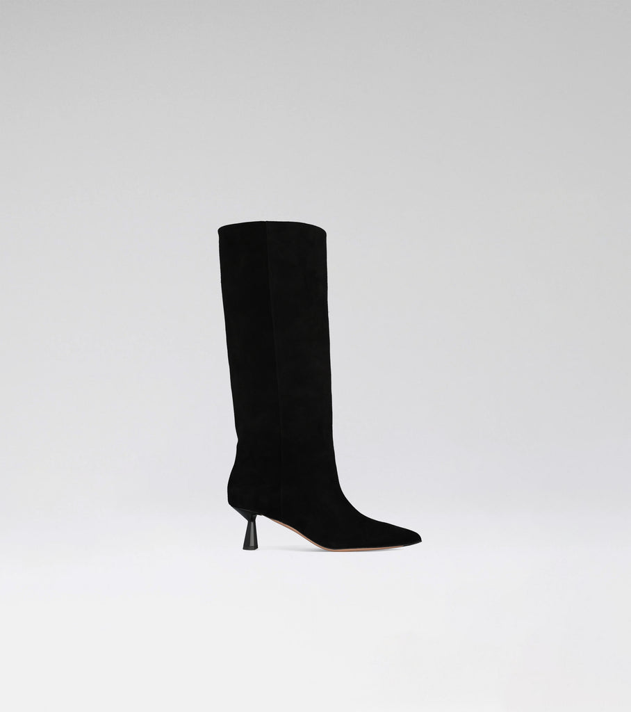 AMIRA black knee-high leather boot with a pointed toe and 60 mm heel.
