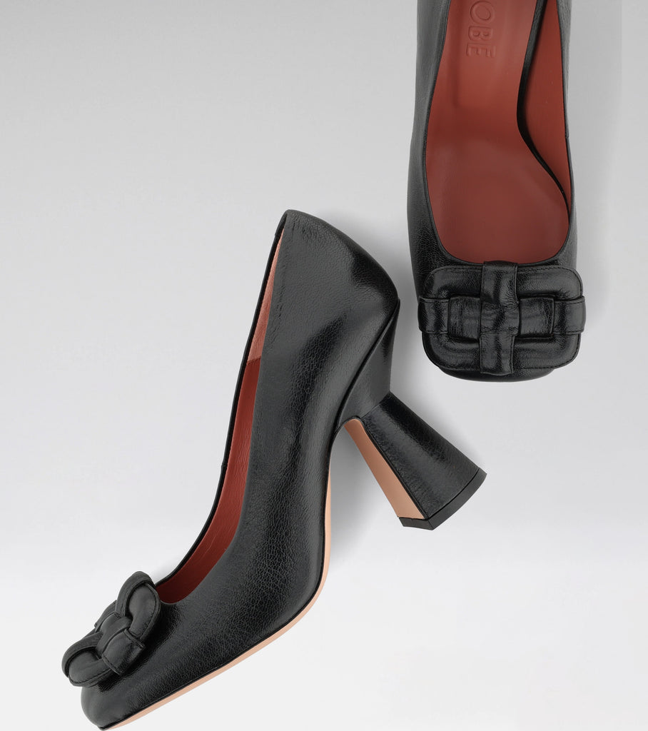 AVA black leather pump with a squared toe, padded brooch and 90 mm heel.