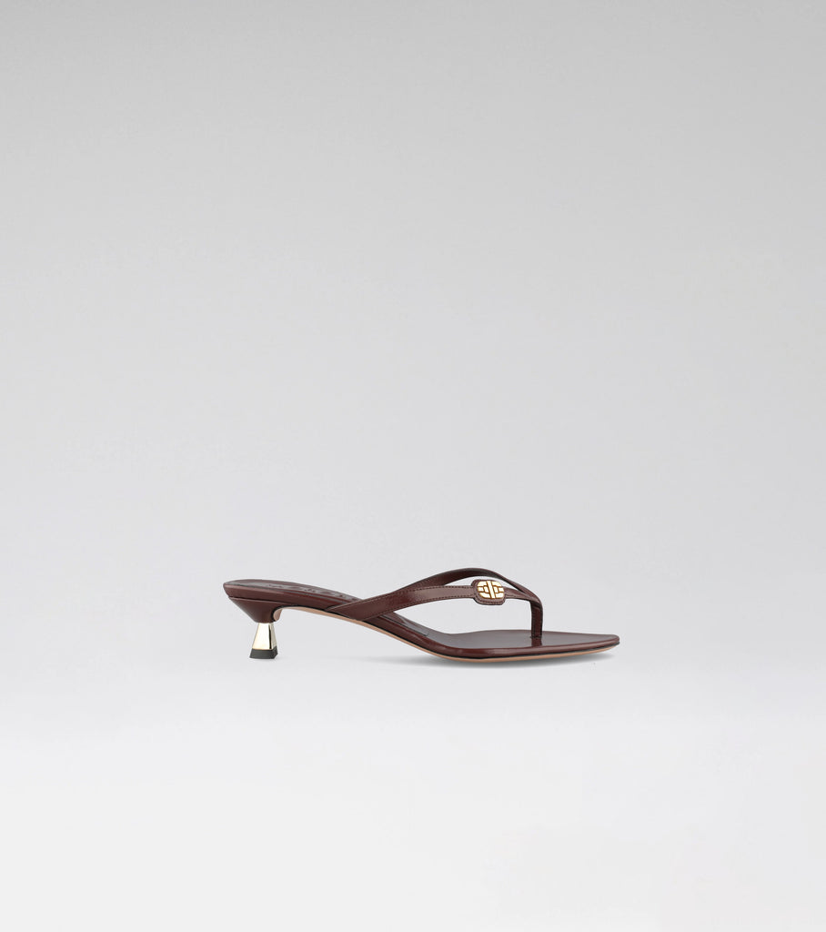 thong sandal in chocolate