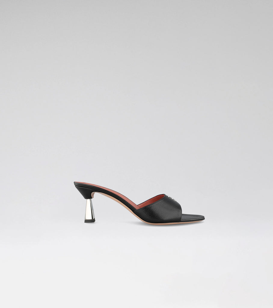mule in black leather 