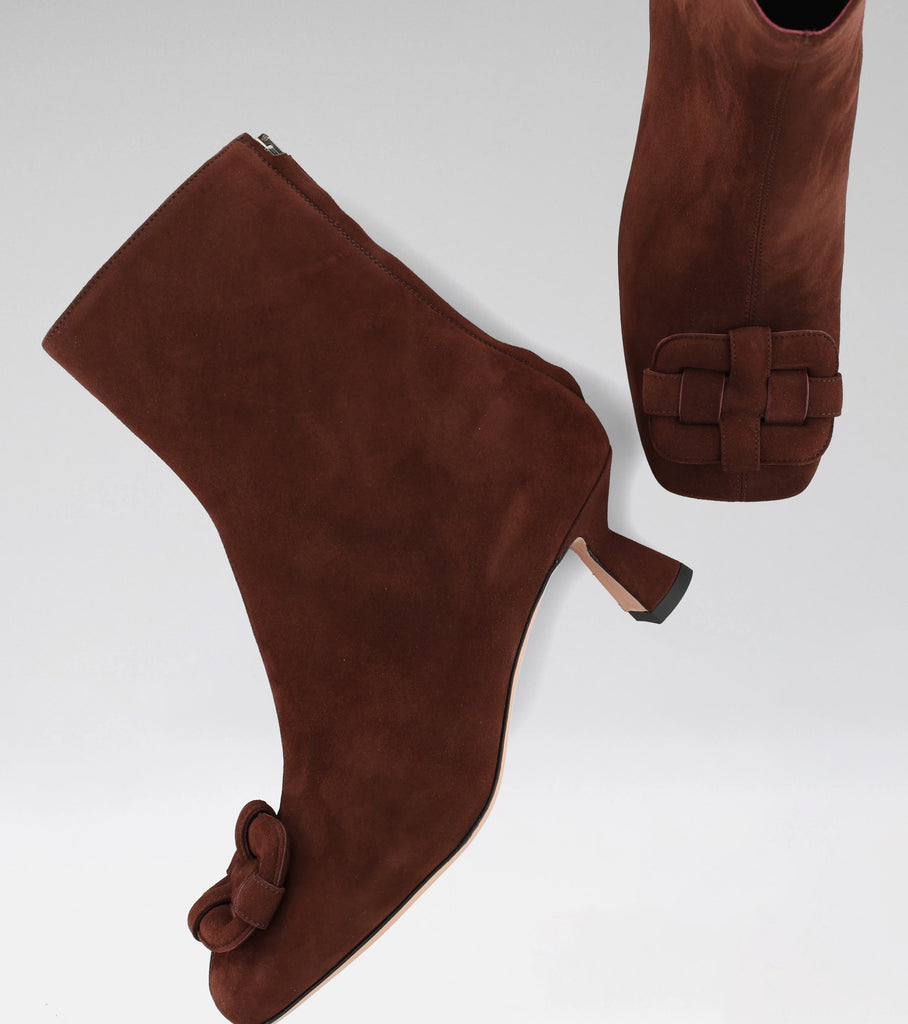 LIV brown suede boot with squared toe, morobé brooch and 55 mm heel.