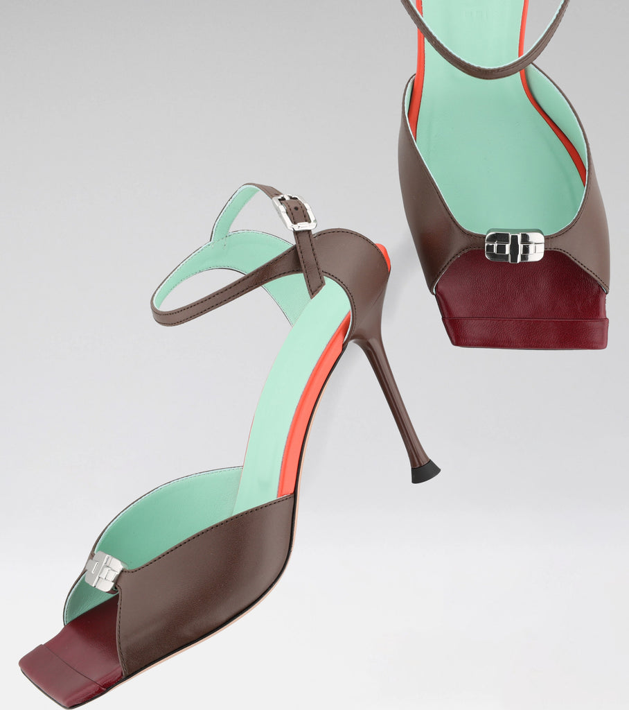 MIMI LOGO sandal with a squared toe, MOROBÉ brooch and 100 mm heel. 