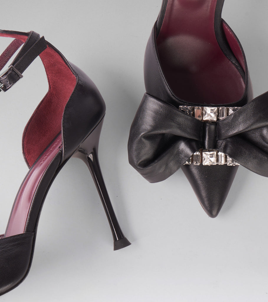 Black pumps  with a bow for women