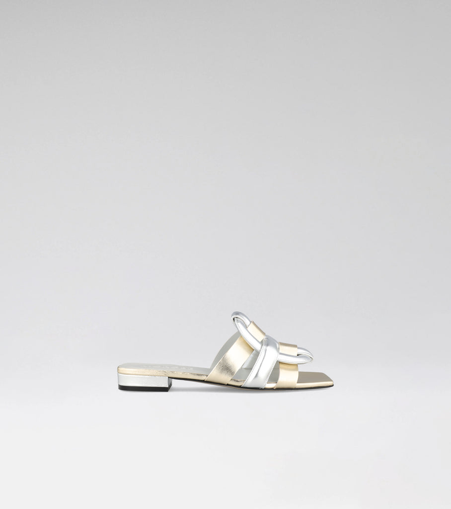 flat sandal