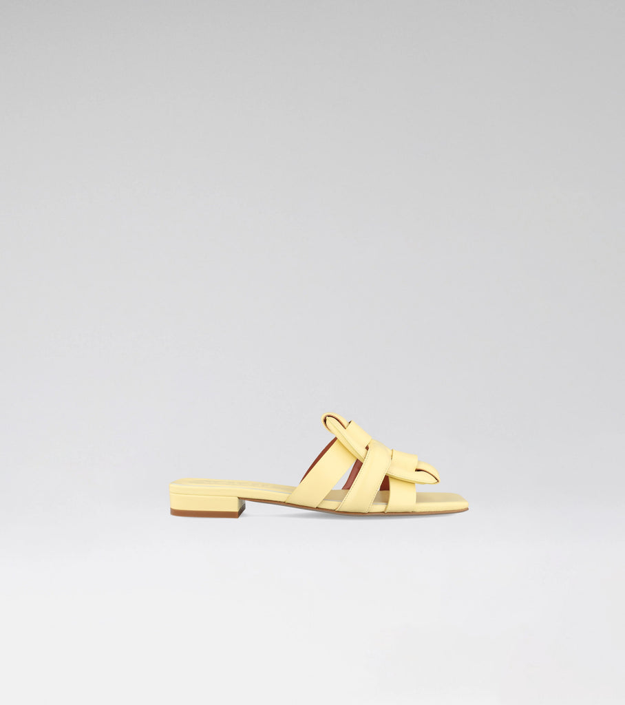 FLAT SANDAL